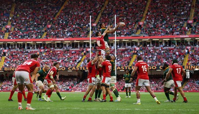 190823 - Wales v South Africa, Summer Nations Series 2023 - Wales and South Africa contest a line out