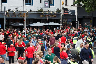 190823 - Wales v South Africa - Summer Series - Fans gather outside the City Arms before the match