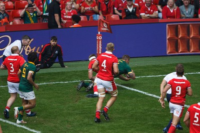 190823 - Wales v South Africa - Summer Series - Malcolm Marx of South Africa scores a try