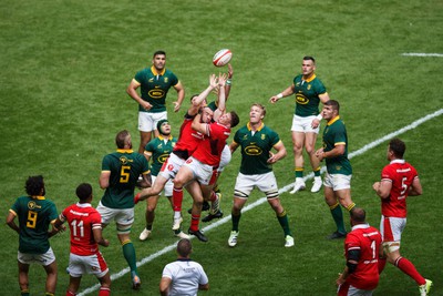 190823 - Wales v South Africa - Summer Series - Will Rowlands and Cai Evans of Wales compete for the ball