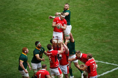 190823 - Wales v South Africa - Summer Series - Aaron Wainwright of Wales wins a lineout