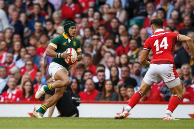 190823 - Wales v South Africa - Summer Series - Cheslin Kolbe of South Africa on the attack