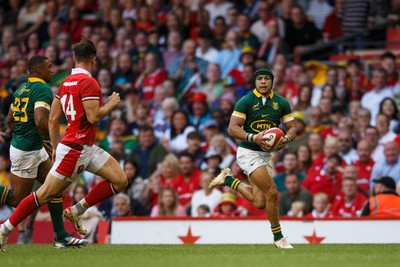 190823 - Wales v South Africa - Summer Series - Cheslin Kolbe of South Africa on the attack