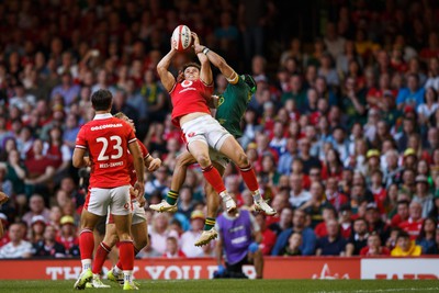 190823 - Wales v South Africa - Summer Series - Louis Rees-Zammit of Wales wins a high ball