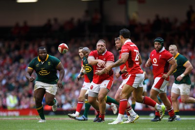 190823 - Wales v South Africa - Summer Series - Henry Thomas of Wales throws out a pass