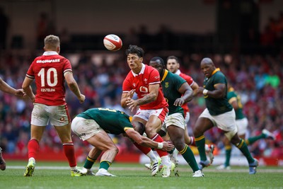 190823 - Wales v South Africa - Summer Series - Louis Rees-Zammit of Wales gets the ball away under pressure