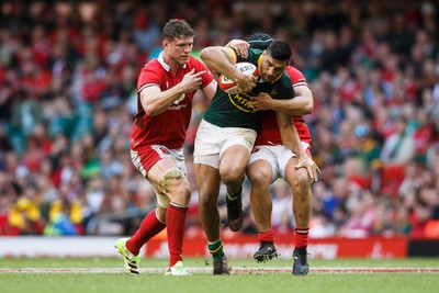 190823 - Wales v South Africa - Summer Series - Jesse Kriel of South Africa is tackled by Will Rowlands and Nicky Smith of Wales