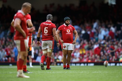 190823 - Wales v South Africa - Summer Series - Nicky Smith of Wales and Wales players look dejected