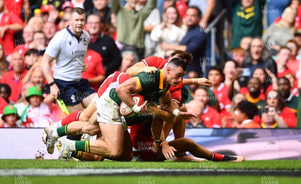 190823 - Wales v South Africa - Vodaphone Summer Series - Jesse Kriel of South Africa scores try