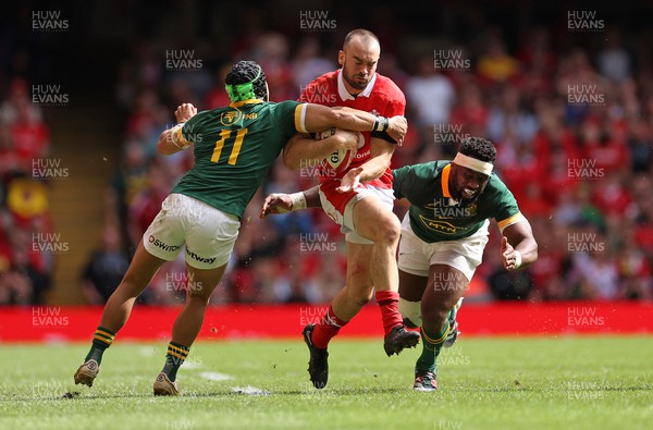 190823 - Wales v South Africa - Vodafone Summer Series - Cai Evans of Wales is tackled by Cheslin Kolbe and Siya Kolisi of South Africa 