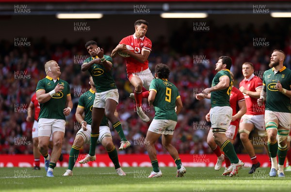 190823 - Wales v South Africa - Vodafone Summer Series - Rio Dyer of Wales wins the high ball