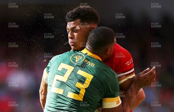 190823 - Wales v South Africa - Vodafone Summer Series - Rio Dyer of Wales clashes heads with Damian Willemse of South Africa