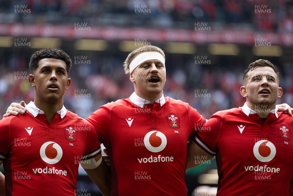 190823 - Wales v South Africa - Vodafone Summer Series - Rio Dyer, Aaron Wainwright and Elliot Dee of Wales sing the anthem