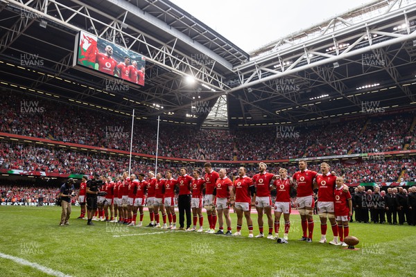 190823 - Wales v South Africa - Vodafone Summer Series - Wales sing the anthem