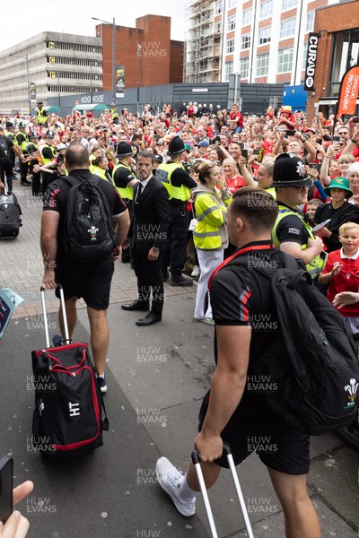 190823 - Wales v South Africa, Summer Nations Series 2023 - Wales players makes their way from the Parkgate Hotel to the Principality Stadium