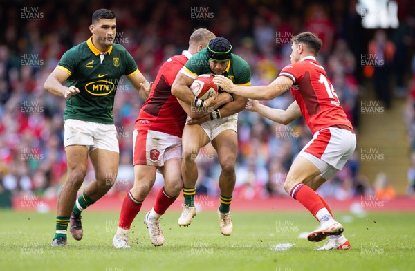 190823 - Wales v South Africa, Summer Nations Series 2023 - Cheslin Kolbe of South Africa is held by Jac Morgan of Wales