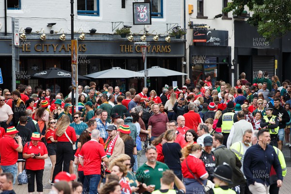 190823 - Wales v South Africa - Summer Series - Fans gather outside the City Arms before the match