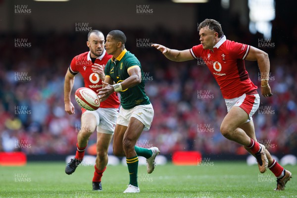 190823 - Wales v South Africa - Summer Series - Manie Libbok of South Africa passes the ball