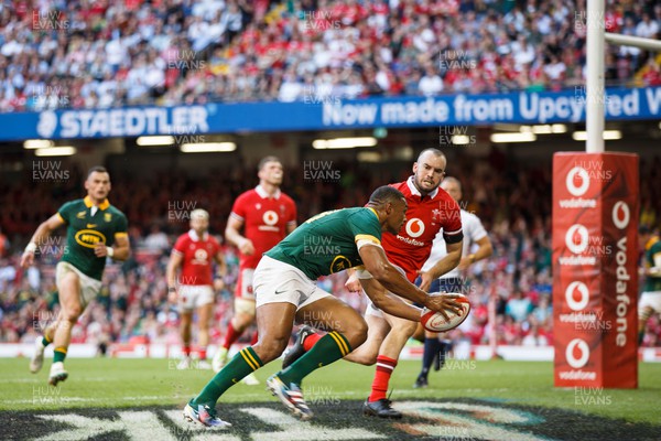 190823 - Wales v South Africa - Summer Series - Damian Willemse of South Africa scores a try