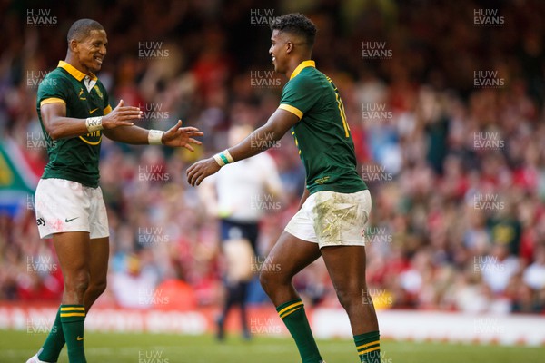 190823 - Wales v South Africa - Summer Series - Canan Moodie of South Africa celebrates with Damian Willemse after scoring a try