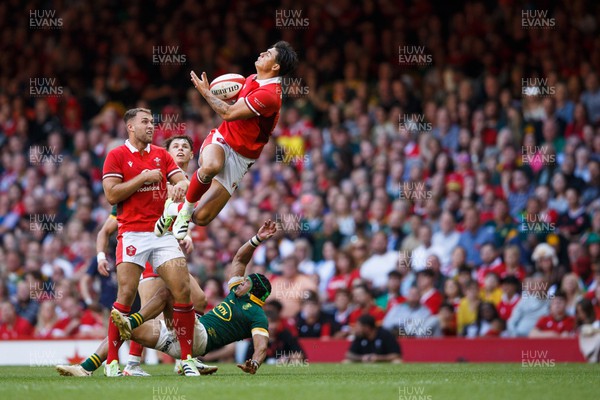 190823 - Wales v South Africa - Summer Series - Louis Rees-Zammit of Wales goes up for a high ball