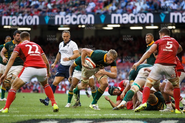 190823 - Wales v South Africa - Summer Series - Pieter-Steph du Toit of South Africa goes for the line