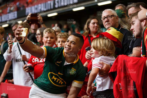 190823 - Wales v South Africa - Summer Series - Cheslin Kolbe of South Africa takes a selfie with a fan at the end of the match