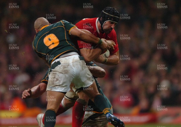 24.11.07 - Wales v South Africa - The Prince William Cup - Wales' Jonathan Thomas is tackled by South Africa's Enrico Januarie(L) and Johann Muller 