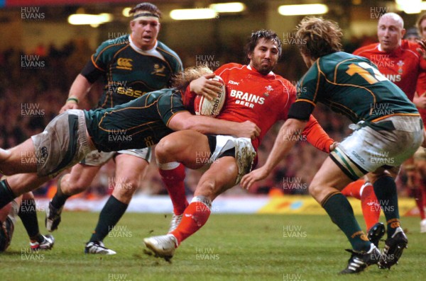 24.11.07 - Wales v South Africa - The Prince William Cup - Wales' Gavin Henson is tackled by South Africa's Schalk Burger 