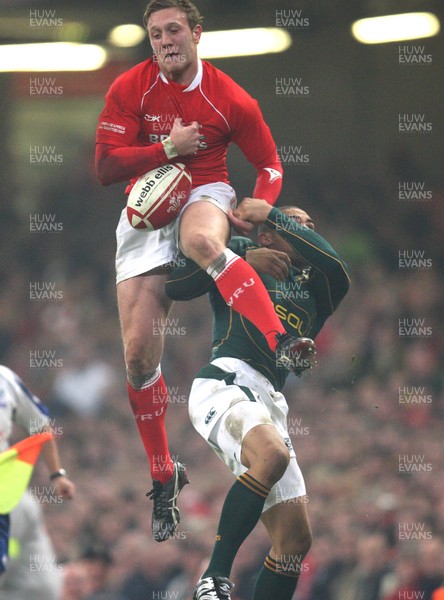 24.11.07 - Wales v South Africa, Prince William Cup. - Wales' Morgan Stoddart contests the high ball with South Africa's Bryan Habana Huw Evans Agency, Cardiff