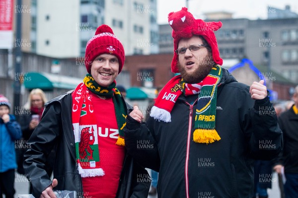 241118 - Wales v South Africa, Under Armour Series -  Wales and South Africa fans ahead of the match 