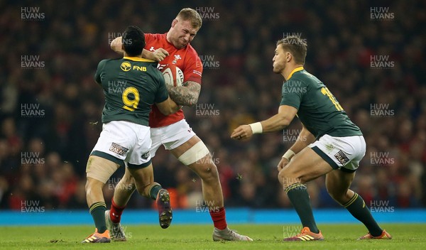 241118 - Wales v South Africa - Under Armour Series - Ross Moriarty of Wales is tackled by Embrose Papier of South Africa