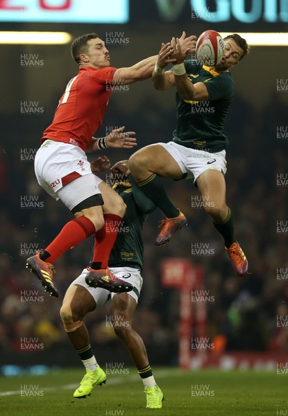 241118 - Wales v South Africa - Under Armour Series - George North of Wales and Handre Pollard of South Africa go up for the ball