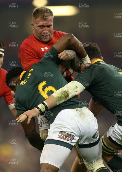 241118 - Wales v South Africa - Under Armour Series - Ross Moriarty of Wales is tackled by Siya Kolisi of South Africa