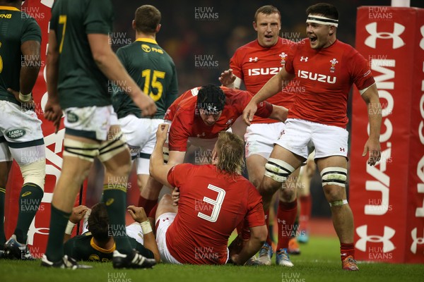 241118 - Wales v South Africa - Under Armour Series - Tomas Francis of Wales celebrates scoring a try with team mates