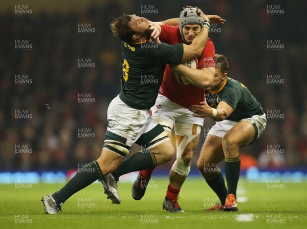 241118 - Wales v South Africa, Under Armour Series 2018 - Jonathan Davies of Wales takes on Duane Vermeulen of South Africa and Handre Pollard of South Africa