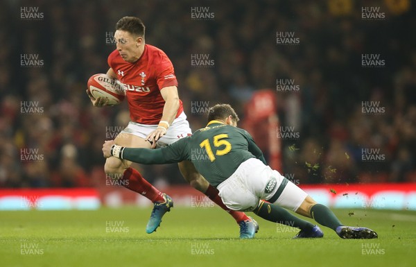 241118 - Wales v South Africa, Under Armour Series 2018 - Josh Adams of Wales takes on Willie le Roux of South Africa 