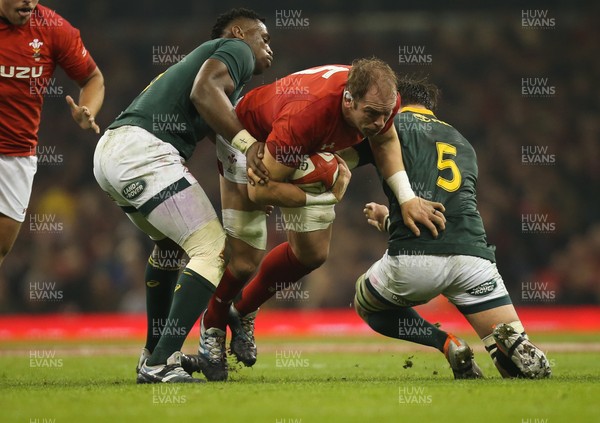 241118 - Wales v South Africa, Under Armour Series 2018 - Alun Wyn Jones of Wales is tackled by Franco Mostert of South Africa 