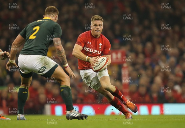 241118 - Wales v South Africa, Under Armour Series 2018 - Gareth Anscombe of Wales  takes on Malcolm Marx of South Africa 