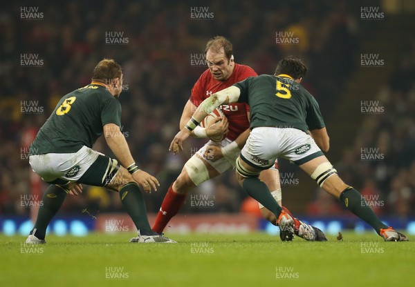 241118 - Wales v South Africa, Under Armour Series 2018 - Alun Wyn Jones of Wales is tackled by Franco Mostert of South Africa and Duane Vermeulen of South Africa 