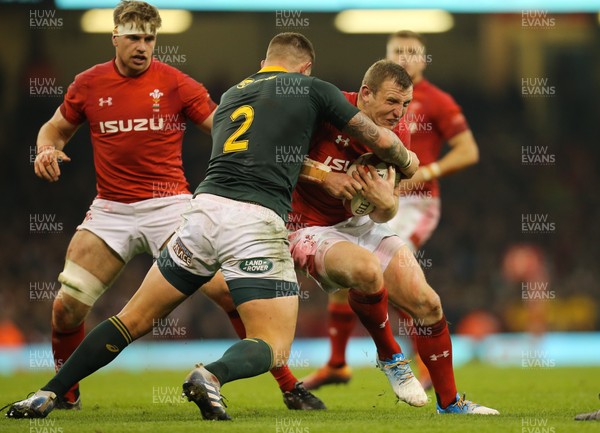 241118 - Wales v South Africa, Under Armour Series 2018 - Hadleigh Parkes of Wales is held by Malcolm Marx of South Africa 