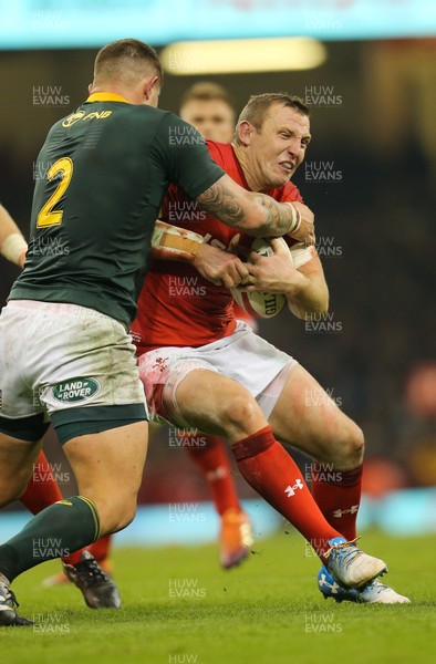 241118 - Wales v South Africa, Under Armour Series 2018 - Hadleigh Parkes of Wales is held by Malcolm Marx of South Africa 