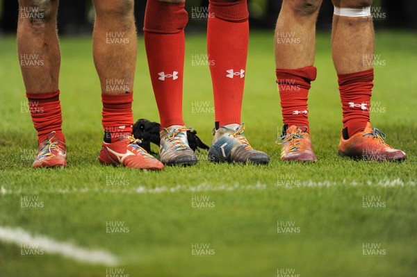 241118 - Wales v South Africa - Under Armour Series -  Rainbow laces during the anthems