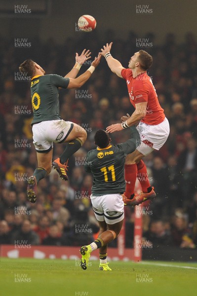 241118 - Wales v South Africa - Under Armour Series -  George North of Wales competes for the aerial ball with Aphiwe Dyantyi of South Africa and Handr� Pollard of South Africa 