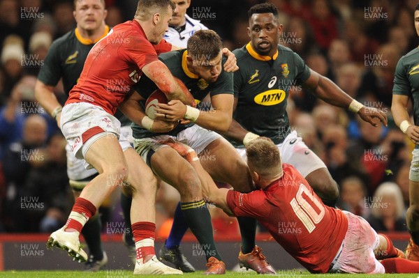 241118 - Wales v South Africa - Under Armour Series -  Handr� Pollard of South Africa is tackled by Gareth Davies of Wales  and Gareth Anscombe of Wales 