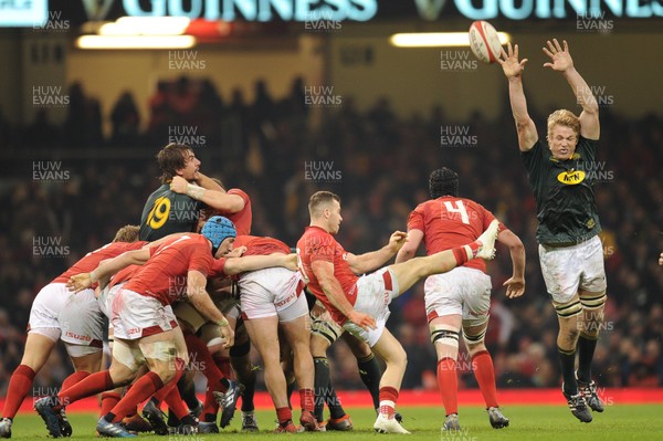 241118 - Wales v South Africa - Under Armour Series -  Gareth Davies of Wales kicks