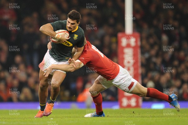 241118 - Wales v South Africa - Under Armour Series -  Damian de Allende of South Africa is tackled by Hadleigh Parkes of Wales 