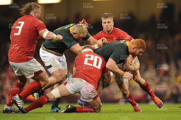 241118 - Wales v South Africa - Under Armour Series -  Steven Kitshoff of South Africa is tackled by Aaron Wainwright of Wales 