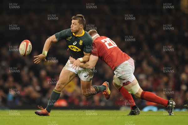 241118 - Wales v South Africa - Under Armour Series - Handr� Pollard of South Africa is tackled by Aaron Wainwright of Wales 
