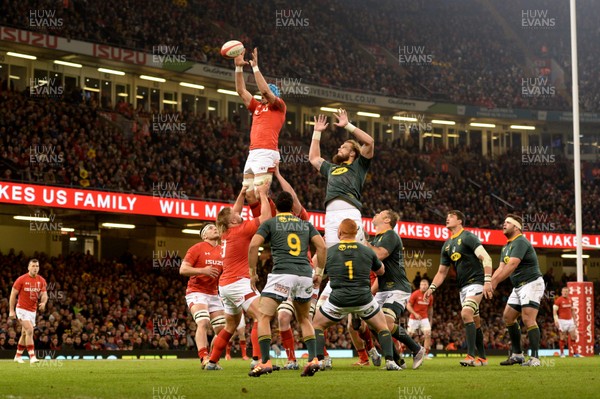 241118 - Wales v South Africa - Under Armour Series -  Justin Tipuric of Wales takes line out ball